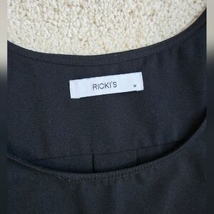 RICKI'S Black Top